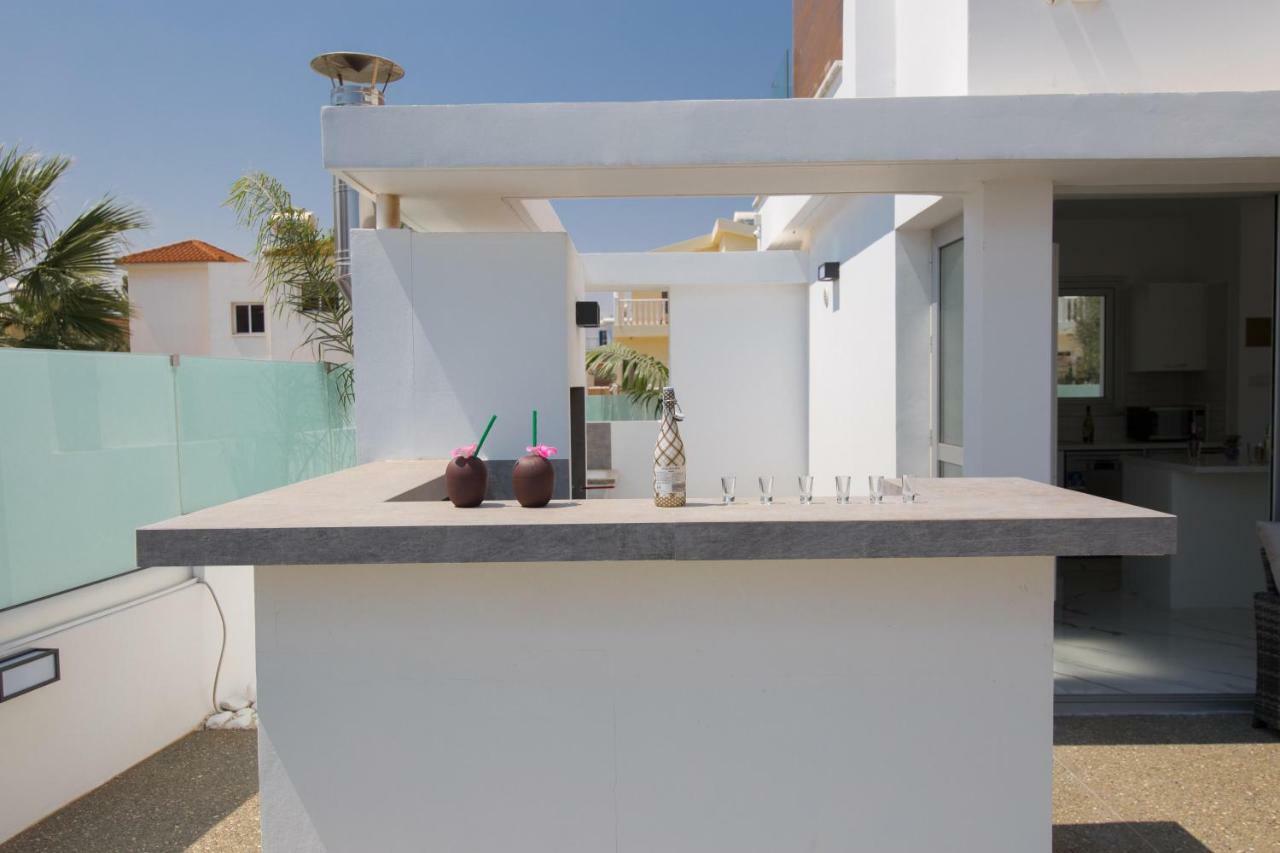 Villa Lynn Boutique Beachfront Ayia Napa Exterior photo