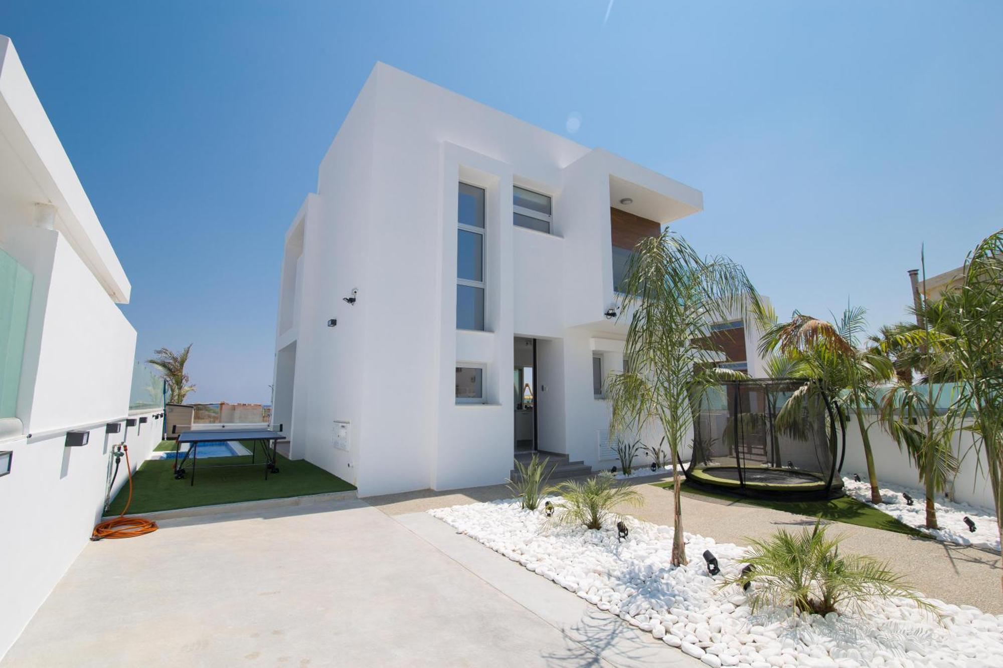 Villa Lynn Boutique Beachfront Ayia Napa Exterior photo