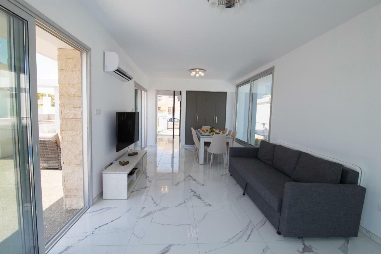 Villa Lynn Boutique Beachfront Ayia Napa Exterior photo