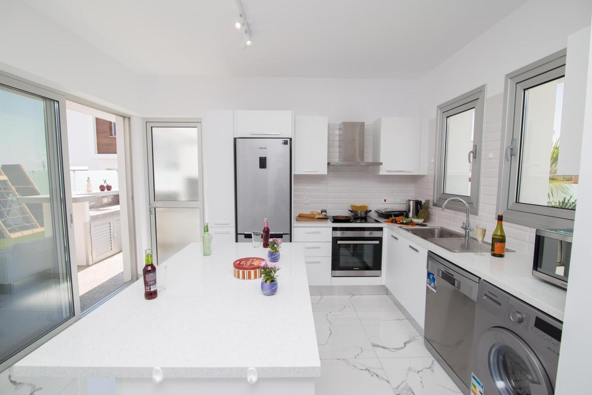 Villa Lynn Boutique Beachfront Ayia Napa Exterior photo