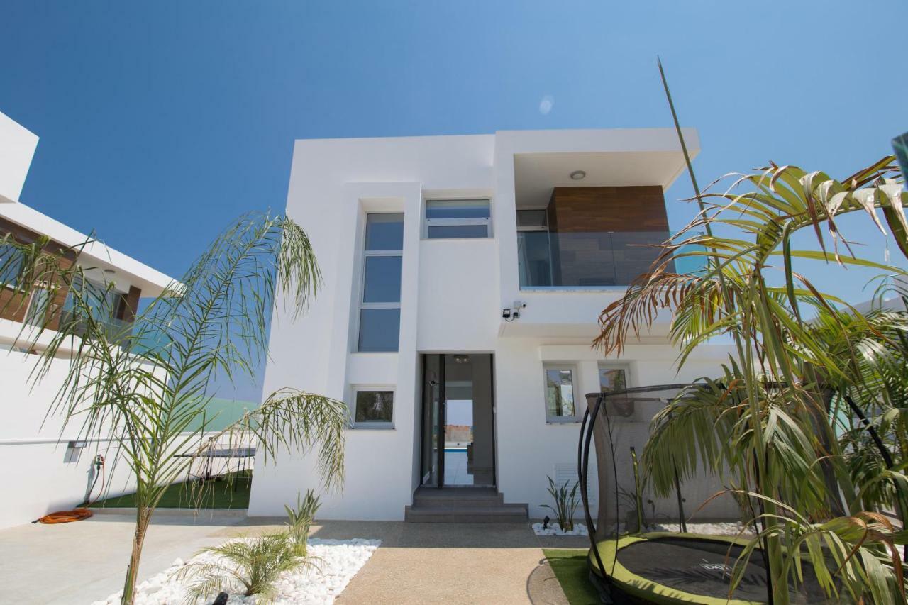 Villa Lynn Boutique Beachfront Ayia Napa Exterior photo